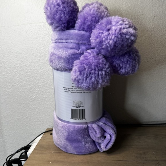 NWT Comfort Bay Pom Pom Throw Fleece Blanket Purple 50" x 60" - Picture 4 of 5